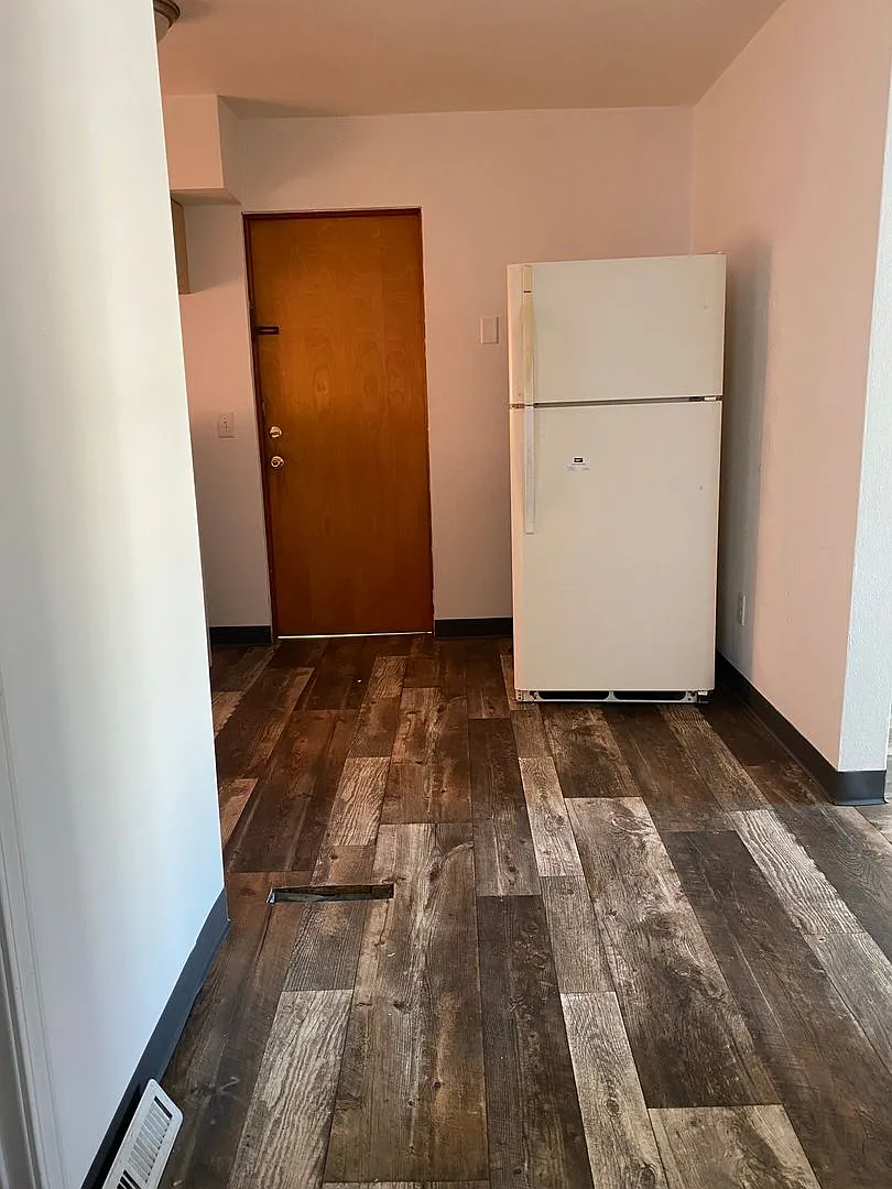 221-231 Miriam — Photo 2