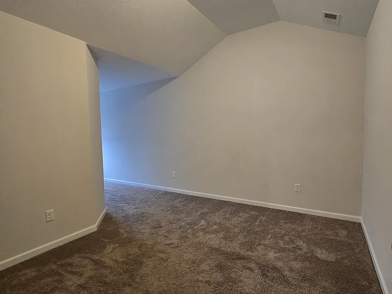 1063 Linsmore Ave — Photo 9