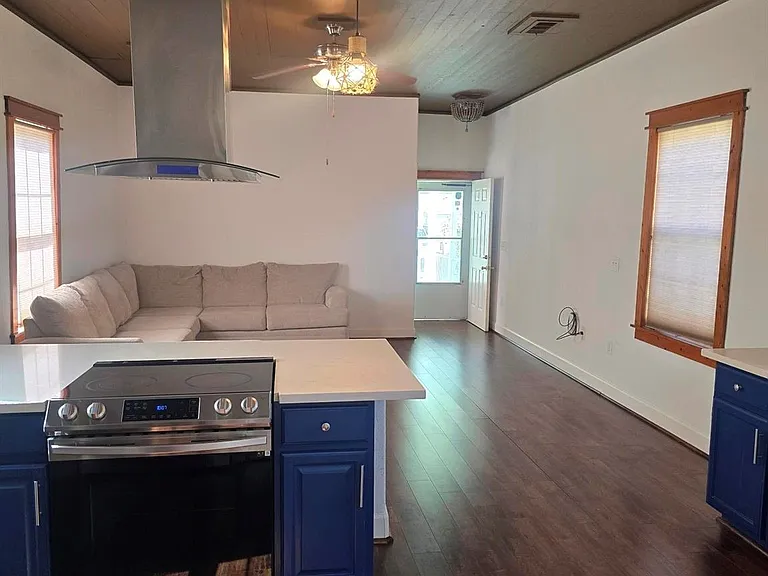 4124 Avenue M 1/2 — Photo 10