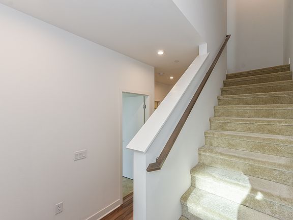 5th image of 1110 W Cara Dr