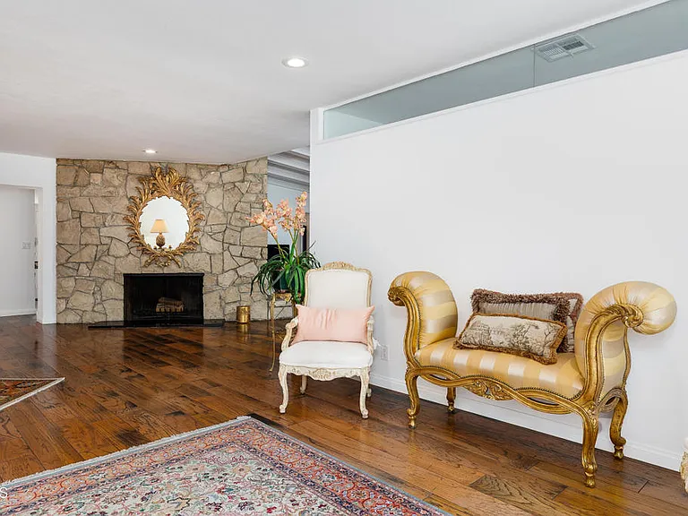 1660 S Oak Knoll Ave — Photo 8