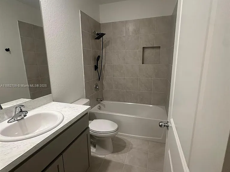 437 NE 13th St #NA — Photo 16