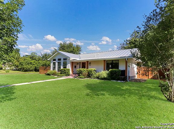 3rd image of 203 Harmon Dr