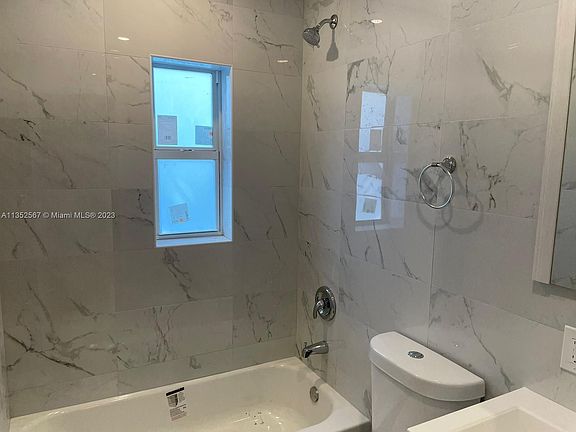 2nd image of 728 20th St #2