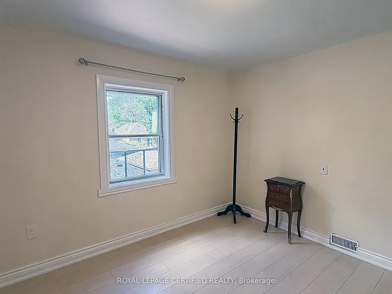 148 Belgravia Ave — Photo 9