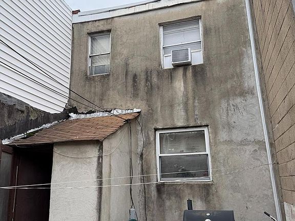 4th image of 2045 S Darien St