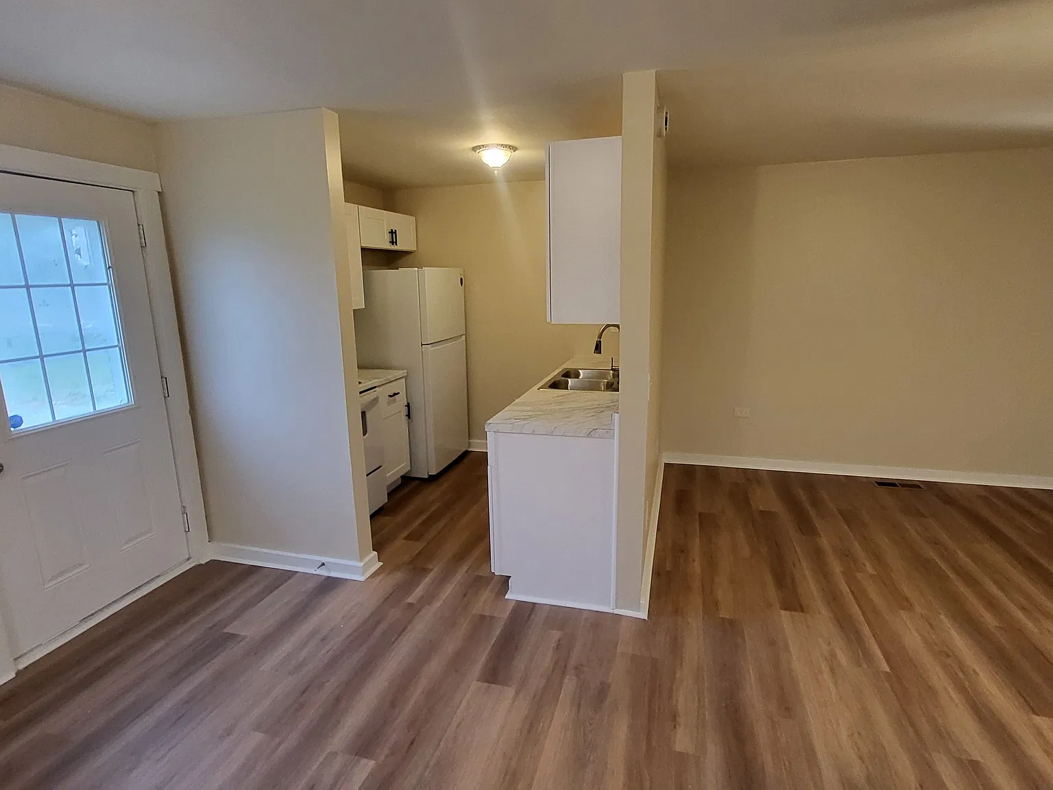 3 bed, 1.0 bath, 1040 sqft, $1,350 — Photo 4