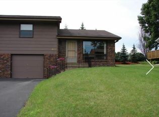 893 6th St SW, New Brighton, MN 55112