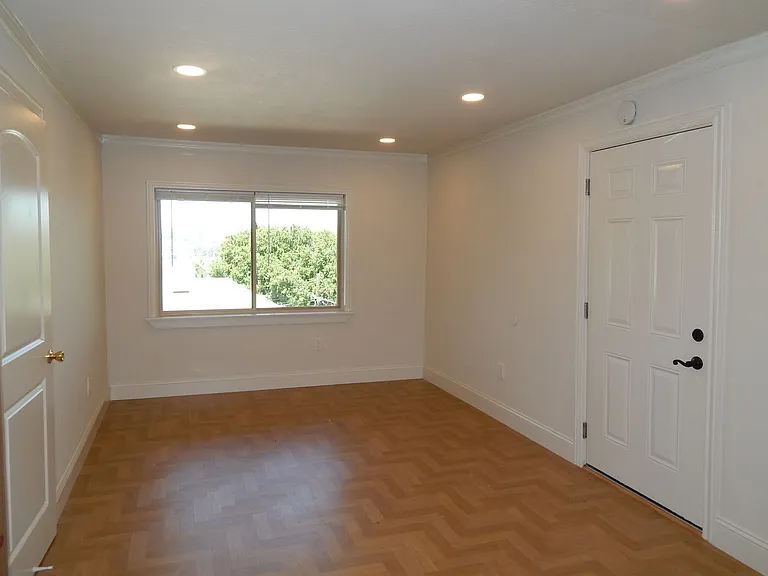 304 Edwards St — Photo 6