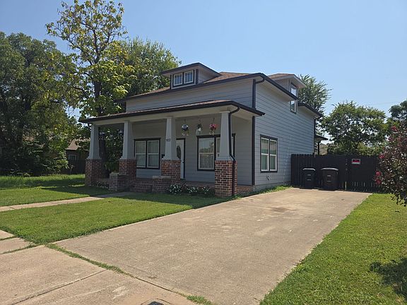 2nd image of 922 E Dashwood St