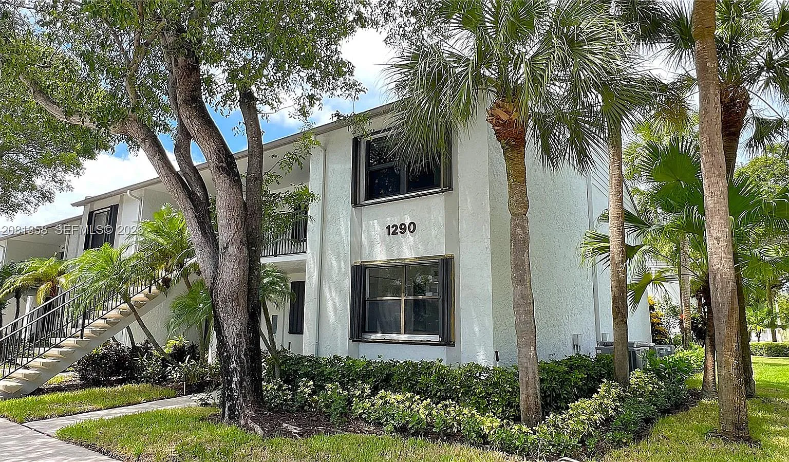 Meadowlakes Gardens Condo — Photo 1