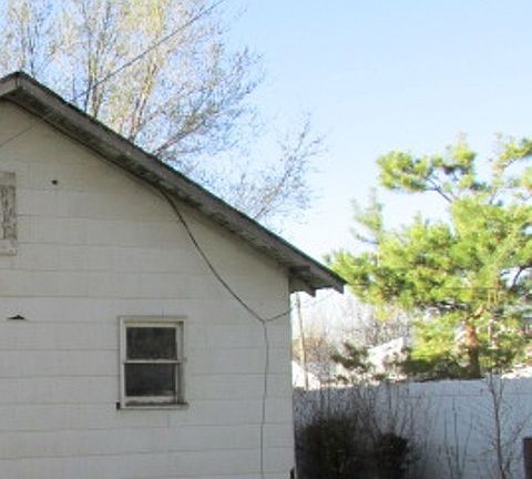 4th image of 605 E Garden Ave