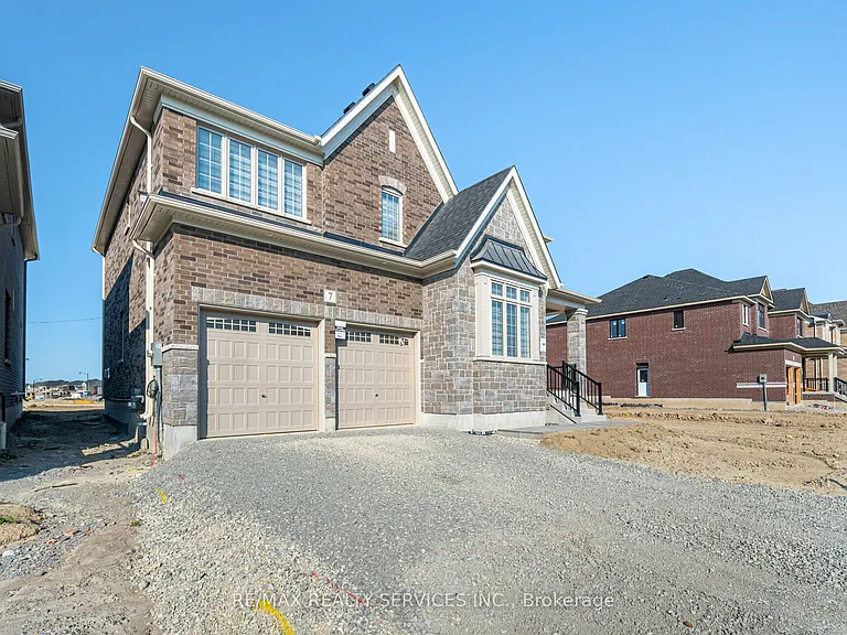 7 Sandhill Cres N — Photo 2