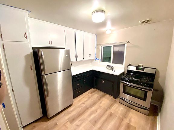 2nd image of 1227 E 2nd St APT 11