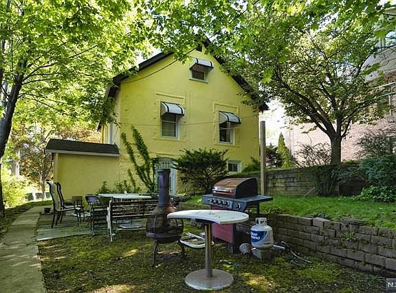 Enjoy a bbq in the three tiered backyard
