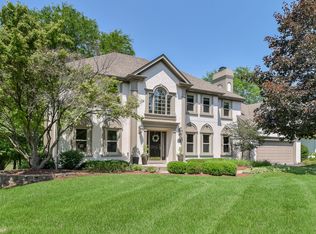 4207 Royal Fox Dr, St Charles, IL