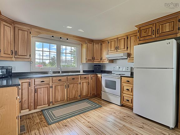 4th image of 20 Gould Cres