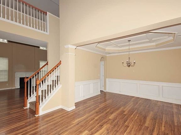 2nd image of 3815 Yosemite Park Ln