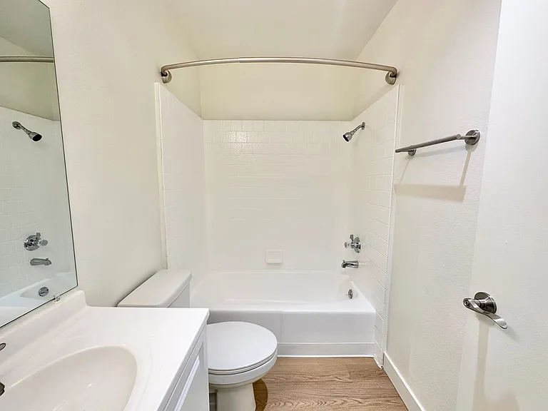 Bolsa Gardens Apartment Homes — Photo 21