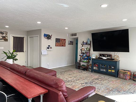 5th image of 3105 N Mesa Dr