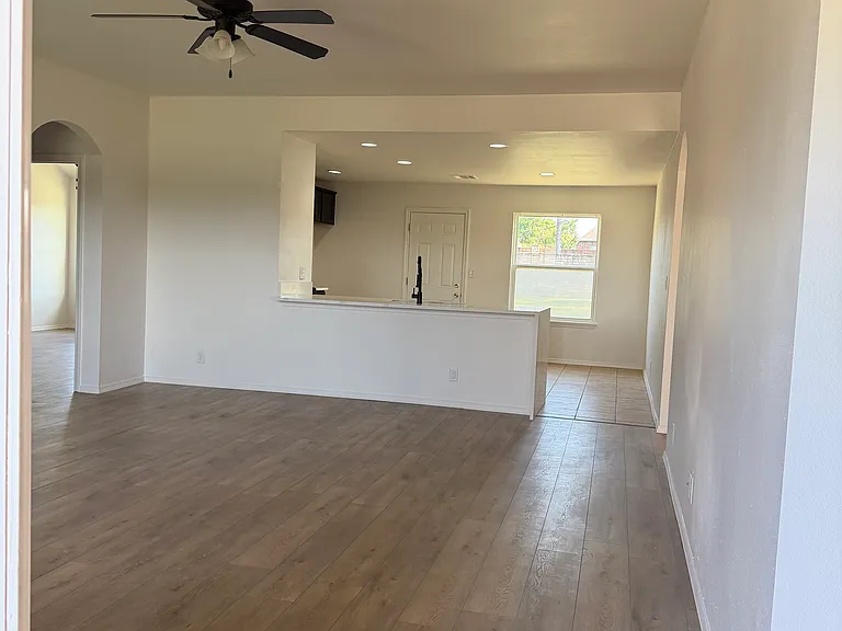 2709 W Imperial St — Photo 4