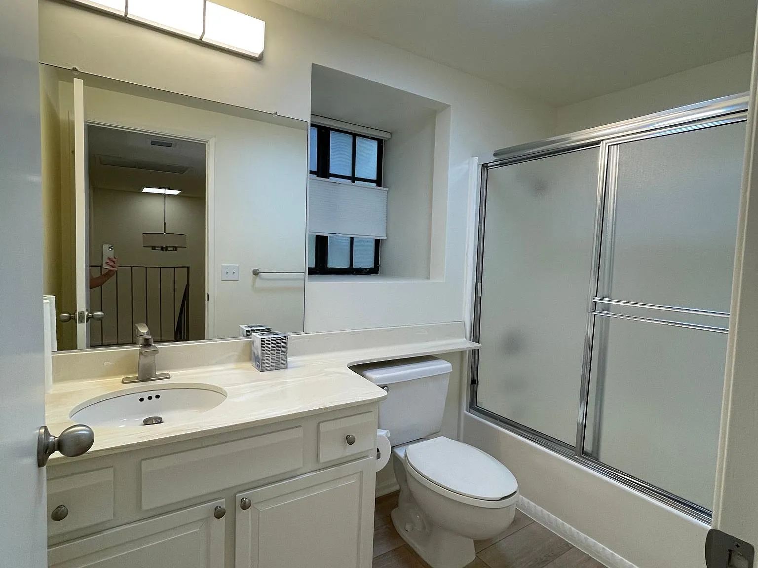 1122 Campbell St — Photo 2