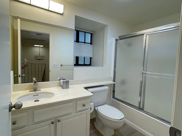 1122 Campbell St #1 — Photo 1