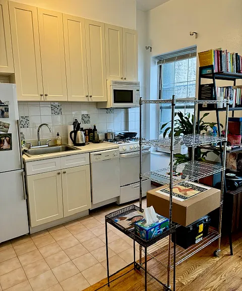 245 W 16th St #C2 — Photo 8