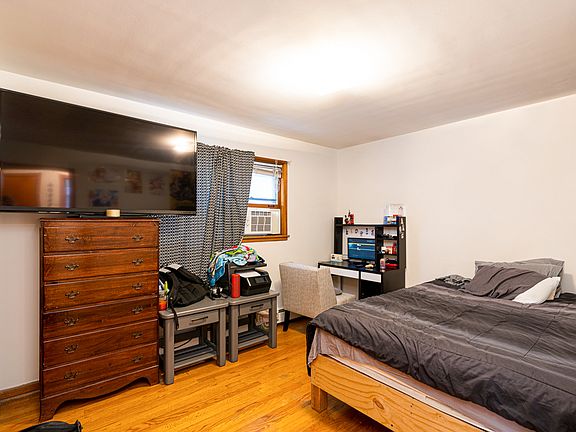 4th image of 4865 N Kilbourn Ave