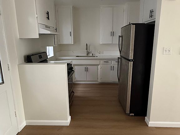 2nd image of 1345 Anaheim St #2