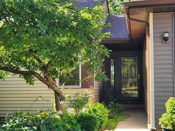 614 Lyon Ct, Buffalo Grove, IL 60089