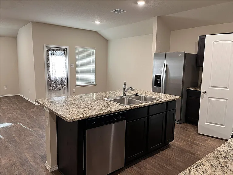 312 Comal Dr — Photo 10