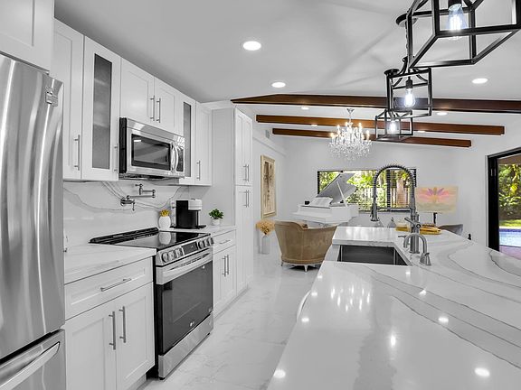 3rd image of 1225 NW 15th St