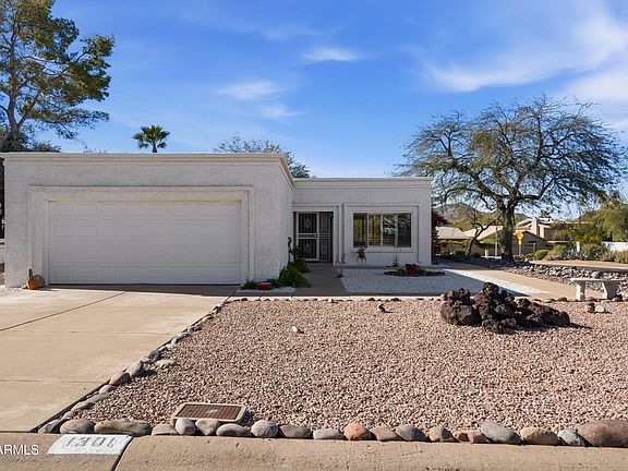 3rd image of 1301 E CANTERBURY Drive
