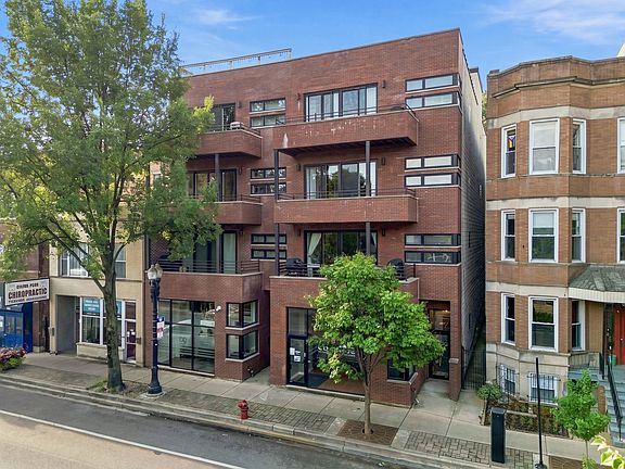 3rd image of 1925 W Irving Park Rd #3