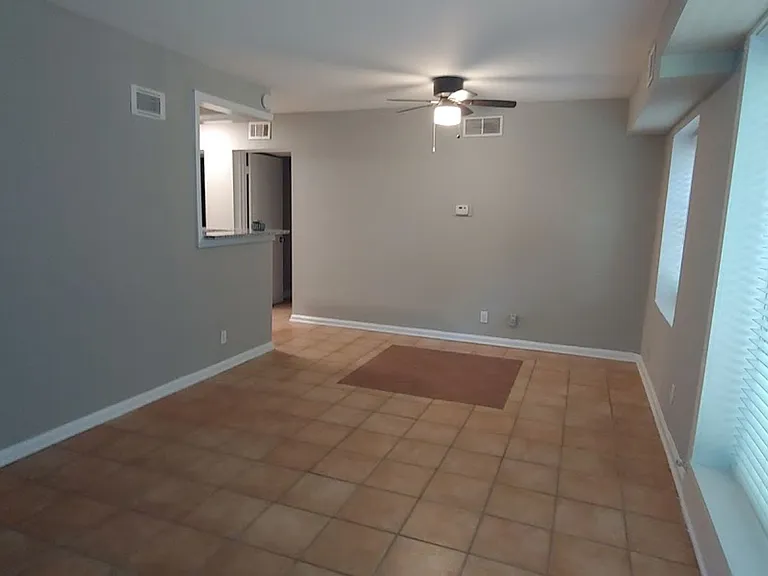 Maple Place Apartments — Photo 37