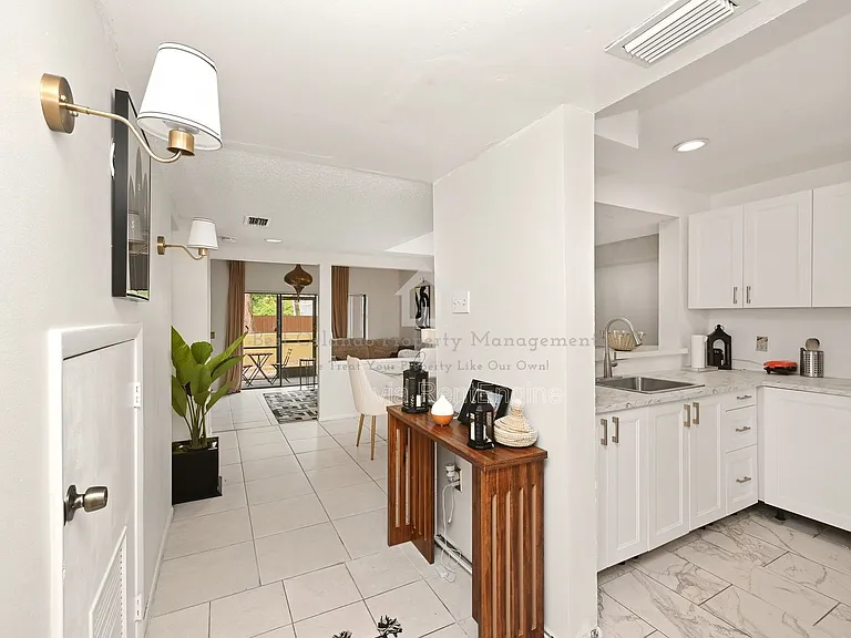 2107 Honour Rd #1 — Photo 3