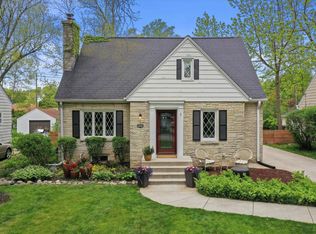 7457 N Lombardy Rd, Fox Pt, WI 53217