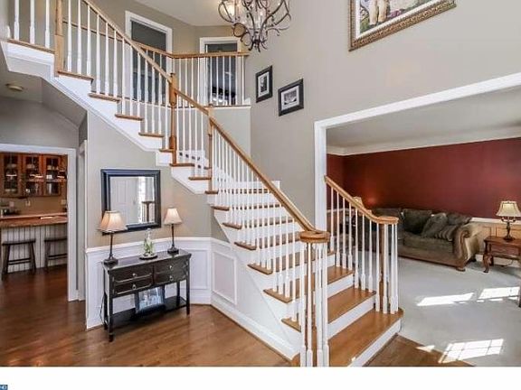 2nd image of 208 Betsy Ross Ln