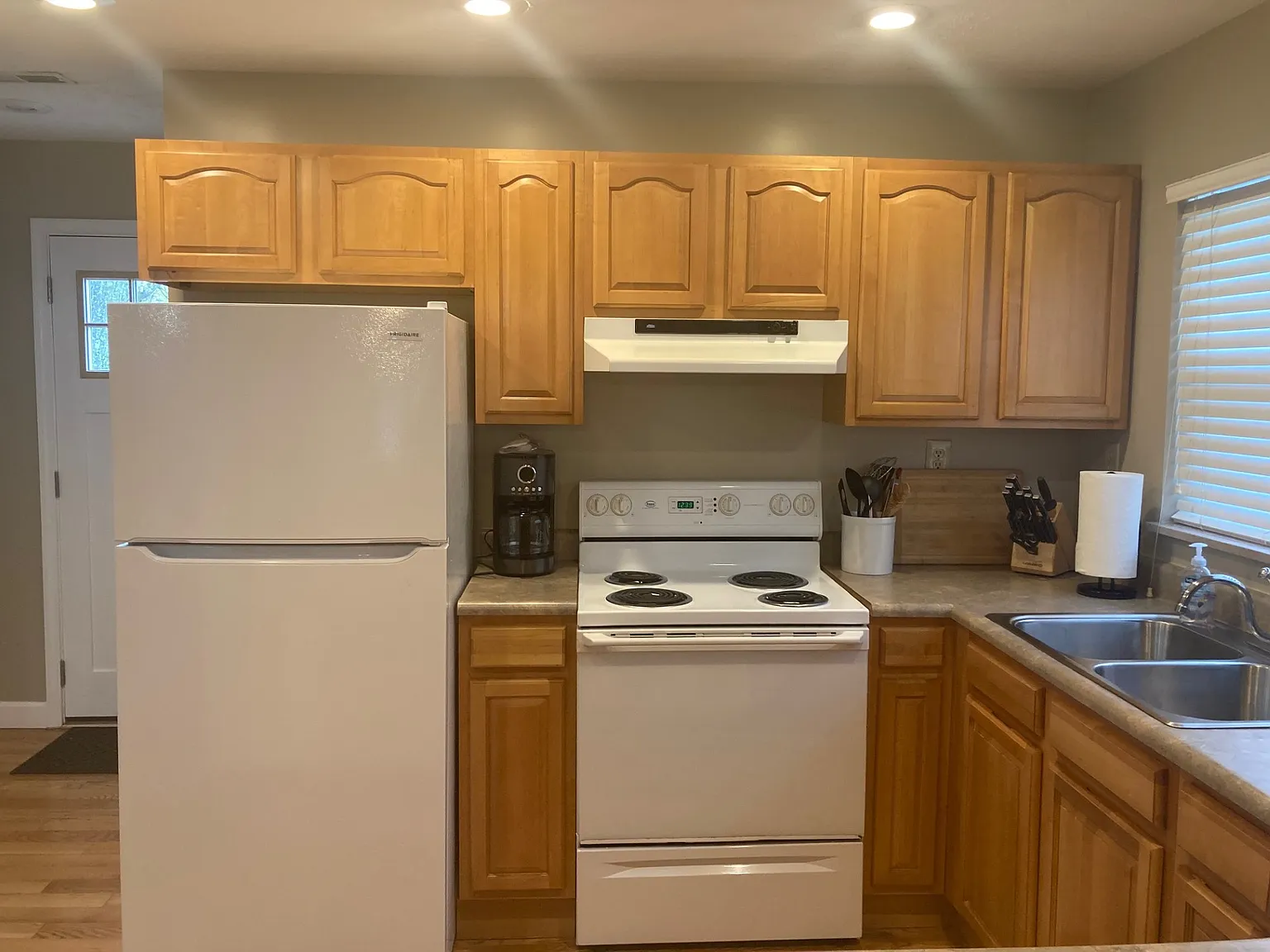 3 bed, 2030 sqft, $3,500 — Photo 3