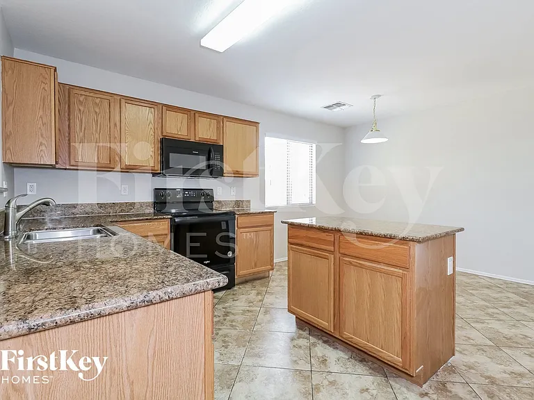 3256 W Huntington Dr — Photo 7