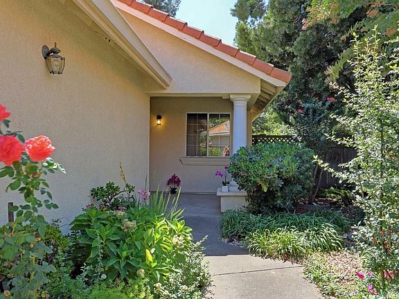 4th image of 56 Bonaventure Ct