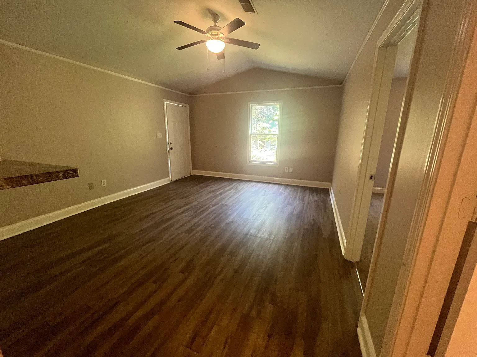 2 bed, 1271 sqft, $1,530 — Photo 3