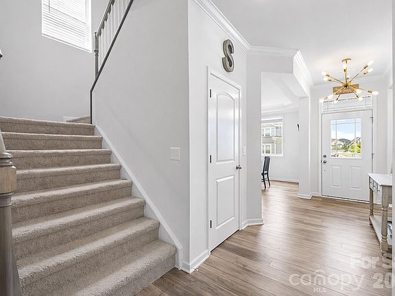2nd image of 1601 Calder Dr