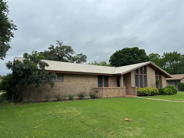 713 Sarah Jo St, La Grange, TX 78945