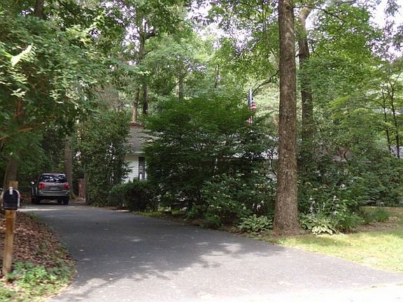 3rd image of 404 Forest Dr