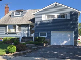 82 Main Pkwy E, Plainview, NY 11803