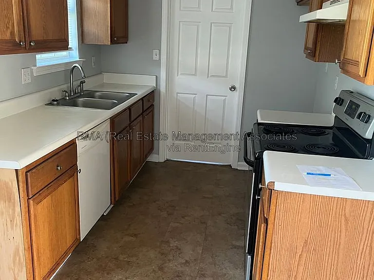 109 Tuscany Ln — Photo 2