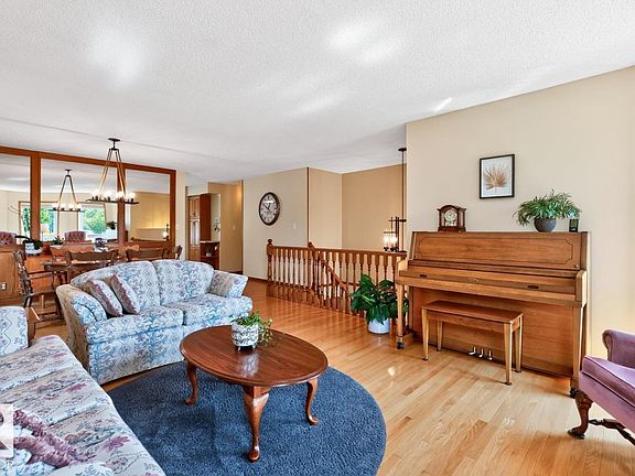 4th image of 133 Meadowview Dr