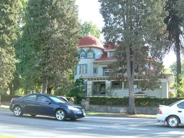 410 W 12th Ave #1, Vancouver, BC V5Y 1V3